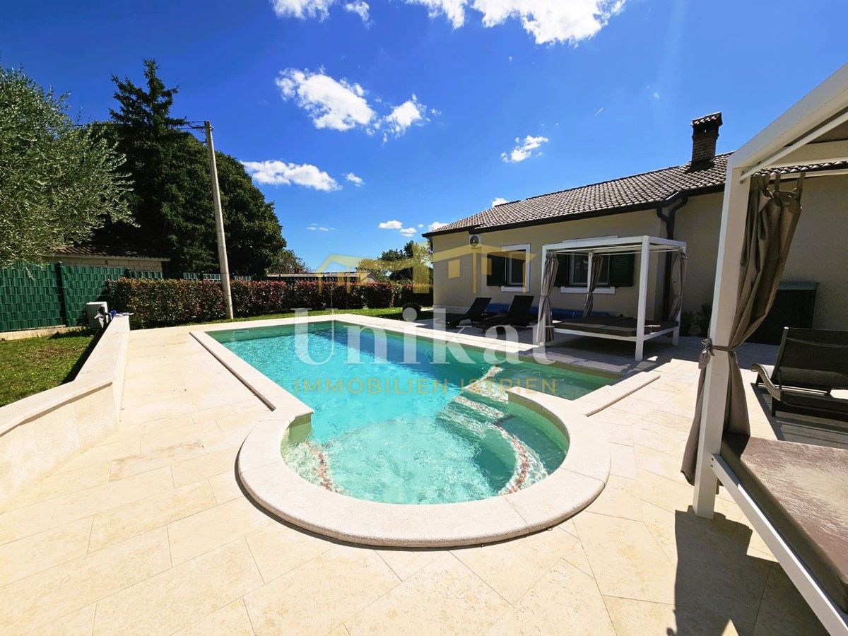 Villetta indipendente - piscina, garage e grande giardino